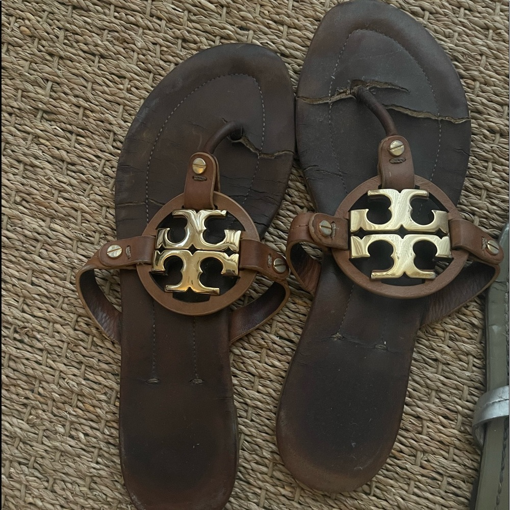 Tory Burch Miller Leather Sandals Flip Flops w/ Metal Logo | Size 8.5